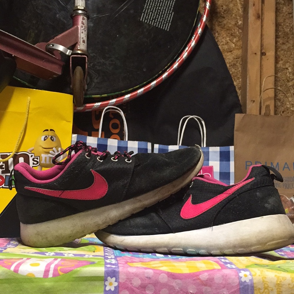 NIKE ROSHEE RUNS